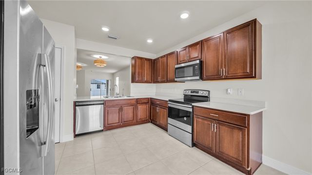 322 NE 20th TER, Cape Coral, FL 33909