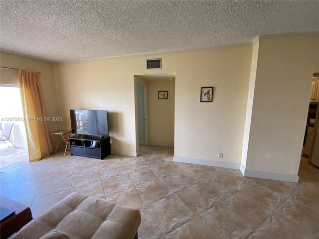 4330 Hillcrest Drive 1009, Hollywood, FL 33021