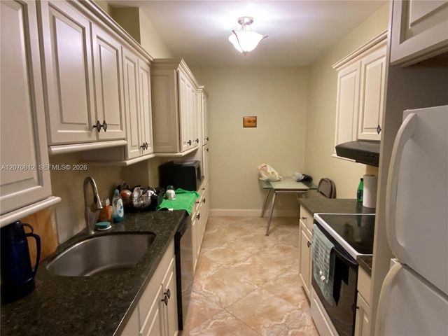 4330 Hillcrest Drive 1009, Hollywood, FL 33021