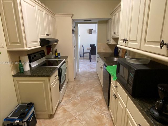 4330 Hillcrest Drive 1009, Hollywood, FL 33021