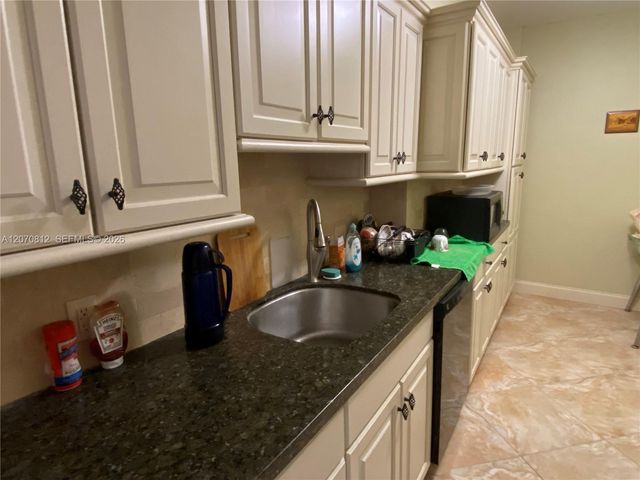 4330 Hillcrest Drive 1009, Hollywood, FL 33021