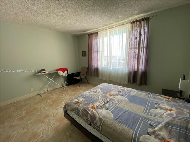 4330 Hillcrest Drive 1009, Hollywood, FL 33021