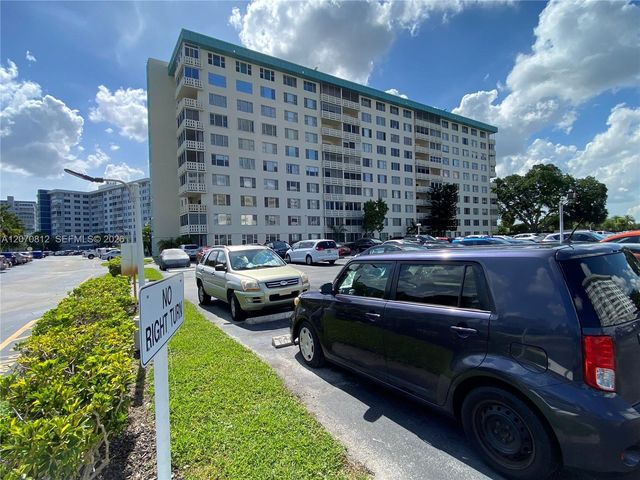 4330 Hillcrest Drive 1009, Hollywood, FL 33021