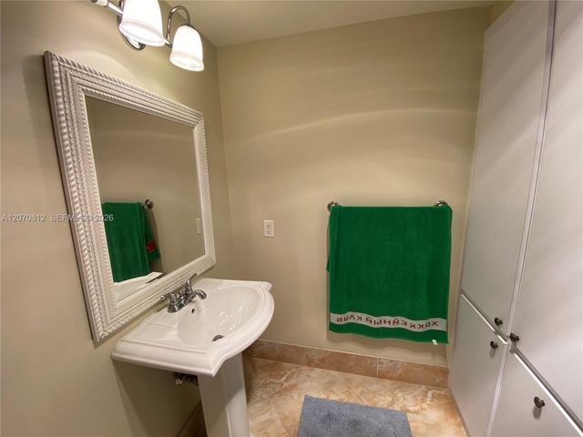 4330 Hillcrest Drive 1009, Hollywood, FL 33021