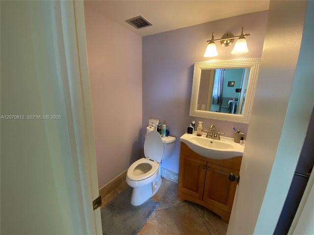 4330 Hillcrest Drive 1009, Hollywood, FL 33021
