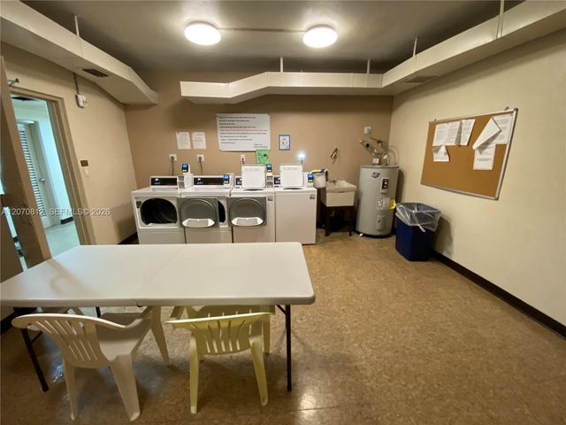 4330 Hillcrest Drive 1009, Hollywood, FL 33021