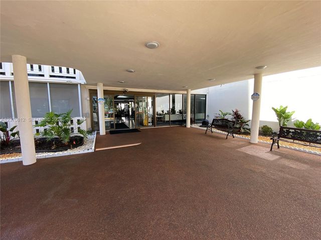 4330 Hillcrest Drive 1009, Hollywood, FL 33021