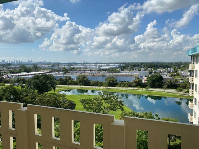 4330 Hillcrest Drive 1009, Hollywood, FL 33021