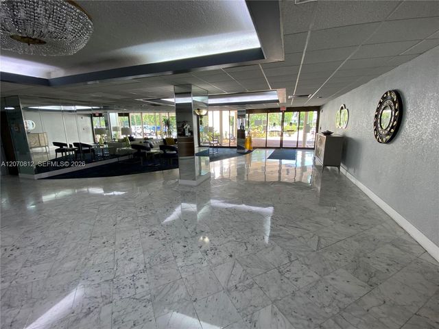 4330 Hillcrest Drive 1009, Hollywood, FL 33021