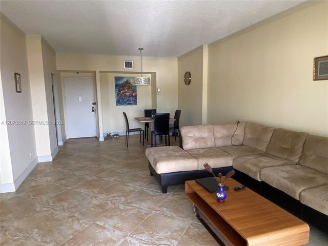 4330 Hillcrest Drive 1009, Hollywood, FL 33021