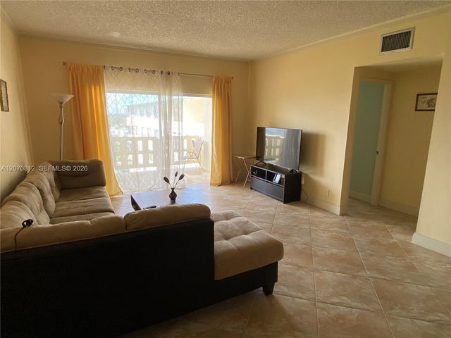 4330 Hillcrest Drive 1009, Hollywood, FL 33021