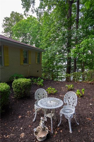 106 Westchester Circle, Seneca, SC 29672