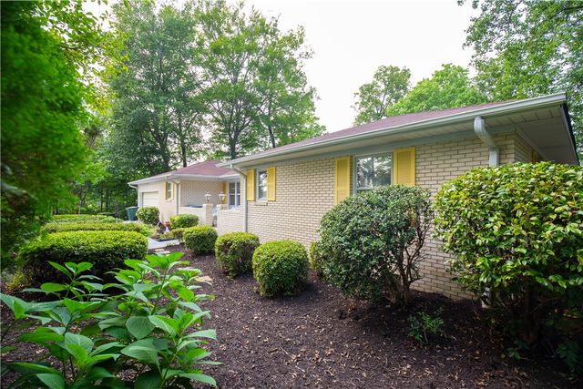 106 Westchester Circle, Seneca, SC 29672