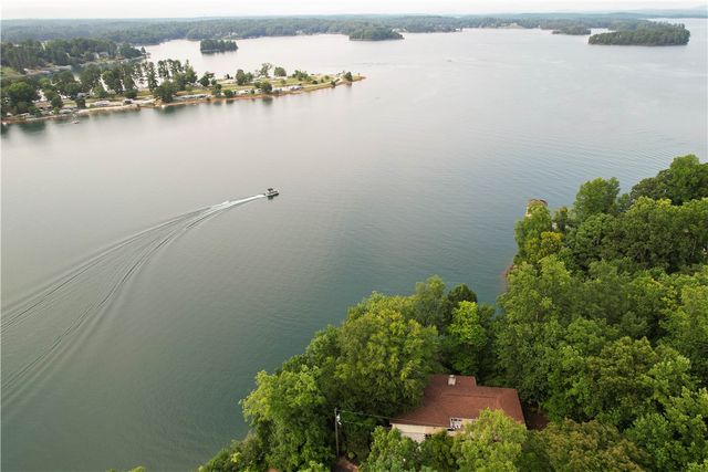 106 Westchester Circle, Seneca, SC 29672