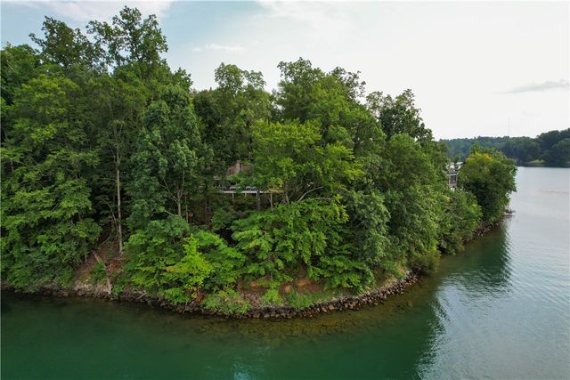 106 Westchester Circle, Seneca, SC 29672