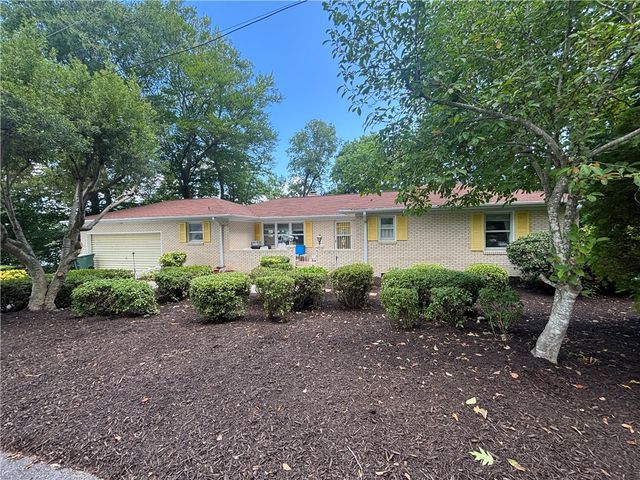 106 Westchester Circle, Seneca, SC 29672
