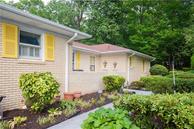 106 Westchester Circle, Seneca, SC 29672