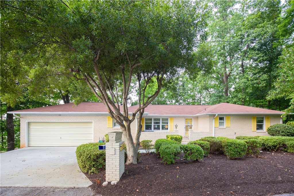 106 Westchester Circle, Seneca, SC 29672