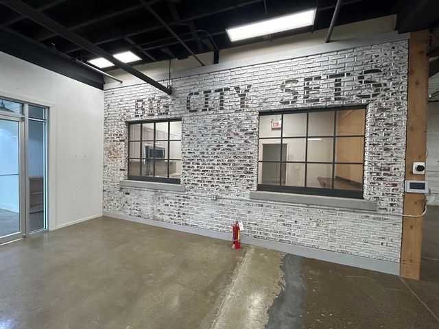 3033 W ohio Street, Chicago, IL 60612