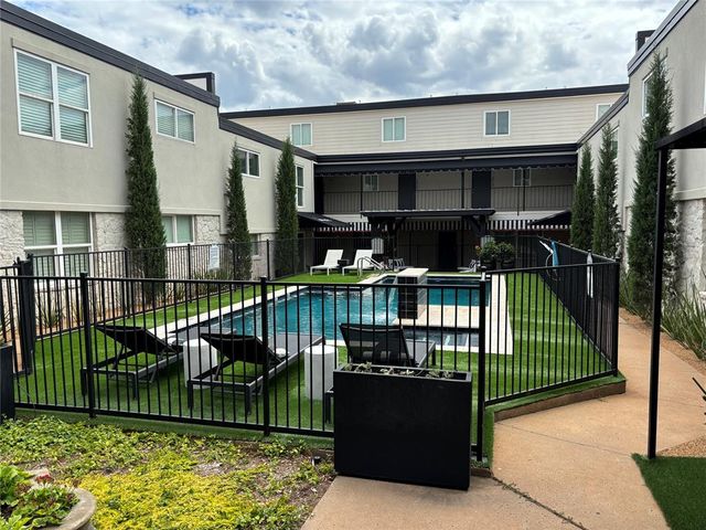 1110 Sherwood Lane 220, Nichols Hills, OK 73116