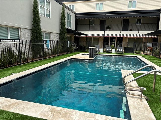 1110 Sherwood Lane 220, Nichols Hills, OK 73116