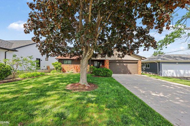 142 Channelsyde Dr Drive, Algonac, MI 48001