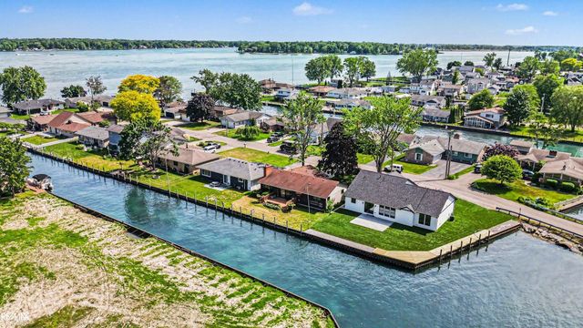 142 Channelsyde Dr Drive, Algonac, MI 48001