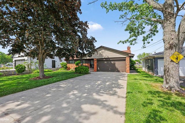 142 Channelsyde Dr Drive, Algonac, MI 48001