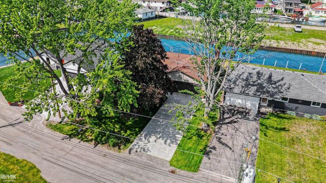 142 Channelsyde Dr Drive, Algonac, MI 48001