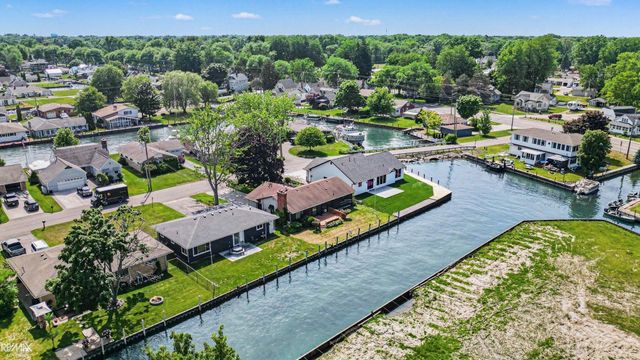 142 Channelsyde Dr Drive, Algonac, MI 48001