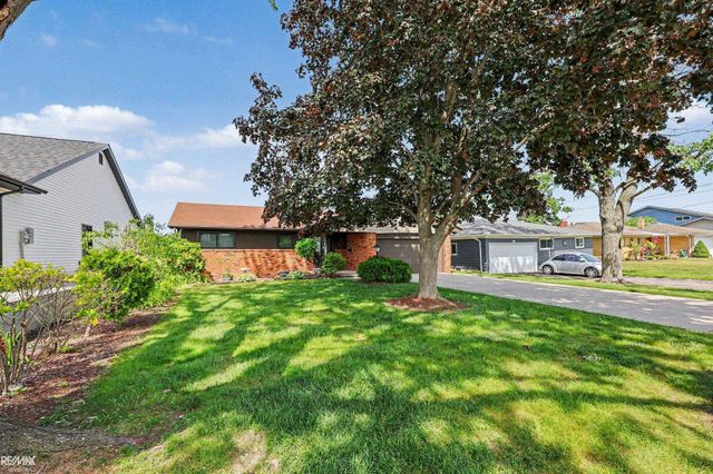 142 Channelsyde Dr Drive, Algonac, MI 48001