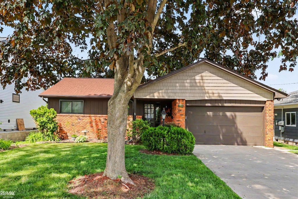 142 Channelsyde Dr Drive, Algonac, MI 48001