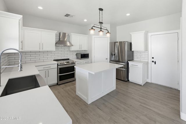 3818 W CARSON Road, Phoenix, AZ 85041