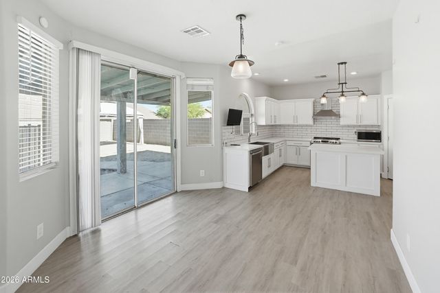 3818 W CARSON Road, Phoenix, AZ 85041