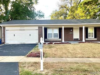 11377 FOX HALL LN, St Louis, MO 63136