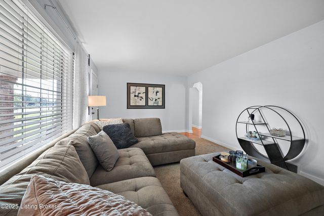 2301 Farnsley Rd, Louisville, KY 40216