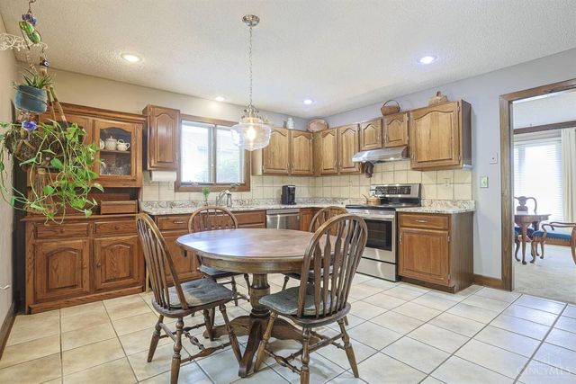 19 Lora Lane, Hamilton, OH 45013
