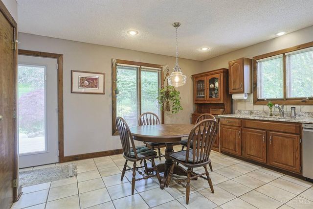 19 Lora Lane, Hamilton, OH 45013