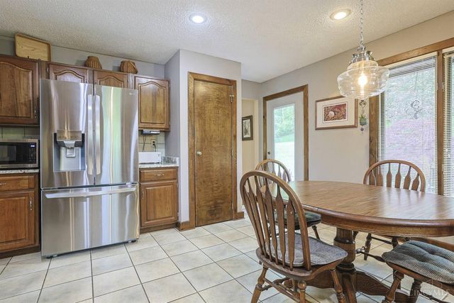 19 Lora Lane, Hamilton, OH 45013