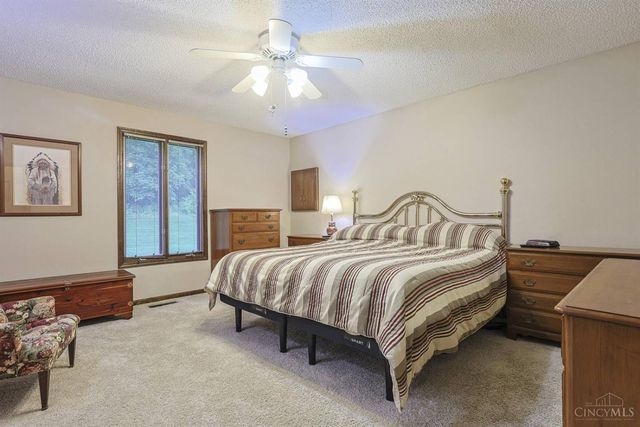 19 Lora Lane, Hamilton, OH 45013