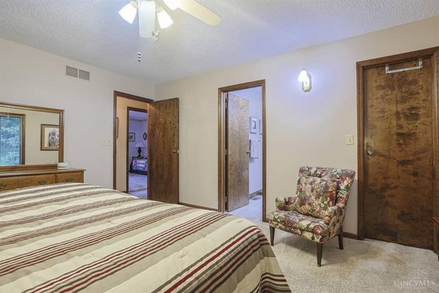 19 Lora Lane, Hamilton, OH 45013
