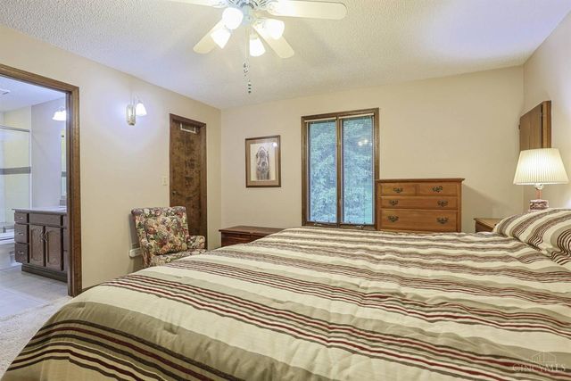 19 Lora Lane, Hamilton, OH 45013