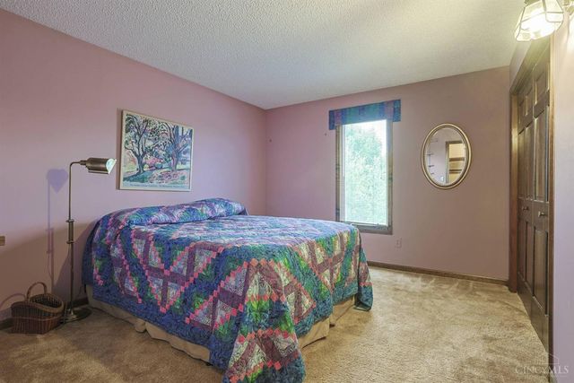 19 Lora Lane, Hamilton, OH 45013