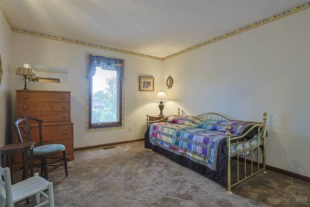 19 Lora Lane, Hamilton, OH 45013