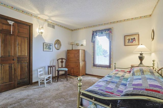 19 Lora Lane, Hamilton, OH 45013