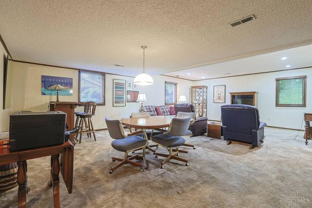 19 Lora Lane, Hamilton, OH 45013