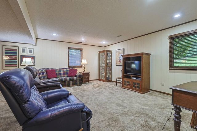 19 Lora Lane, Hamilton, OH 45013