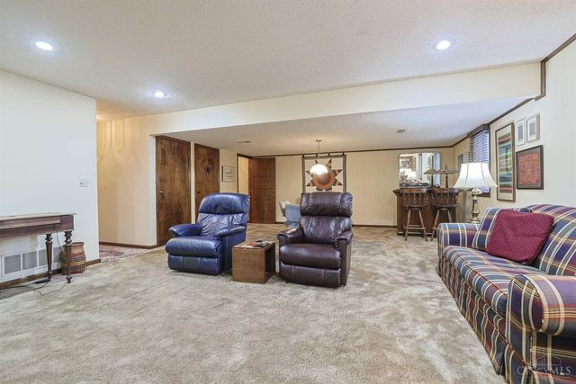 19 Lora Lane, Hamilton, OH 45013