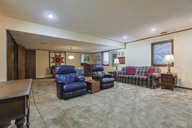 19 Lora Lane, Hamilton, OH 45013
