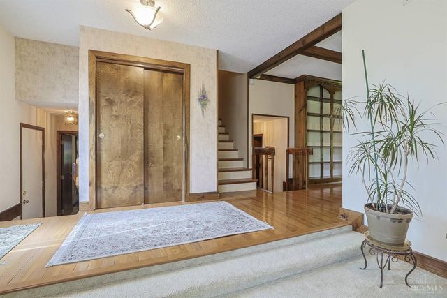 19 Lora Lane, Hamilton, OH 45013